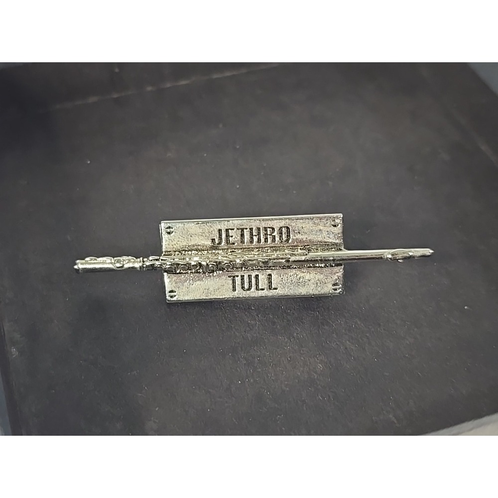 JETHRO TULL METAL FLUTE PIN/BADGE